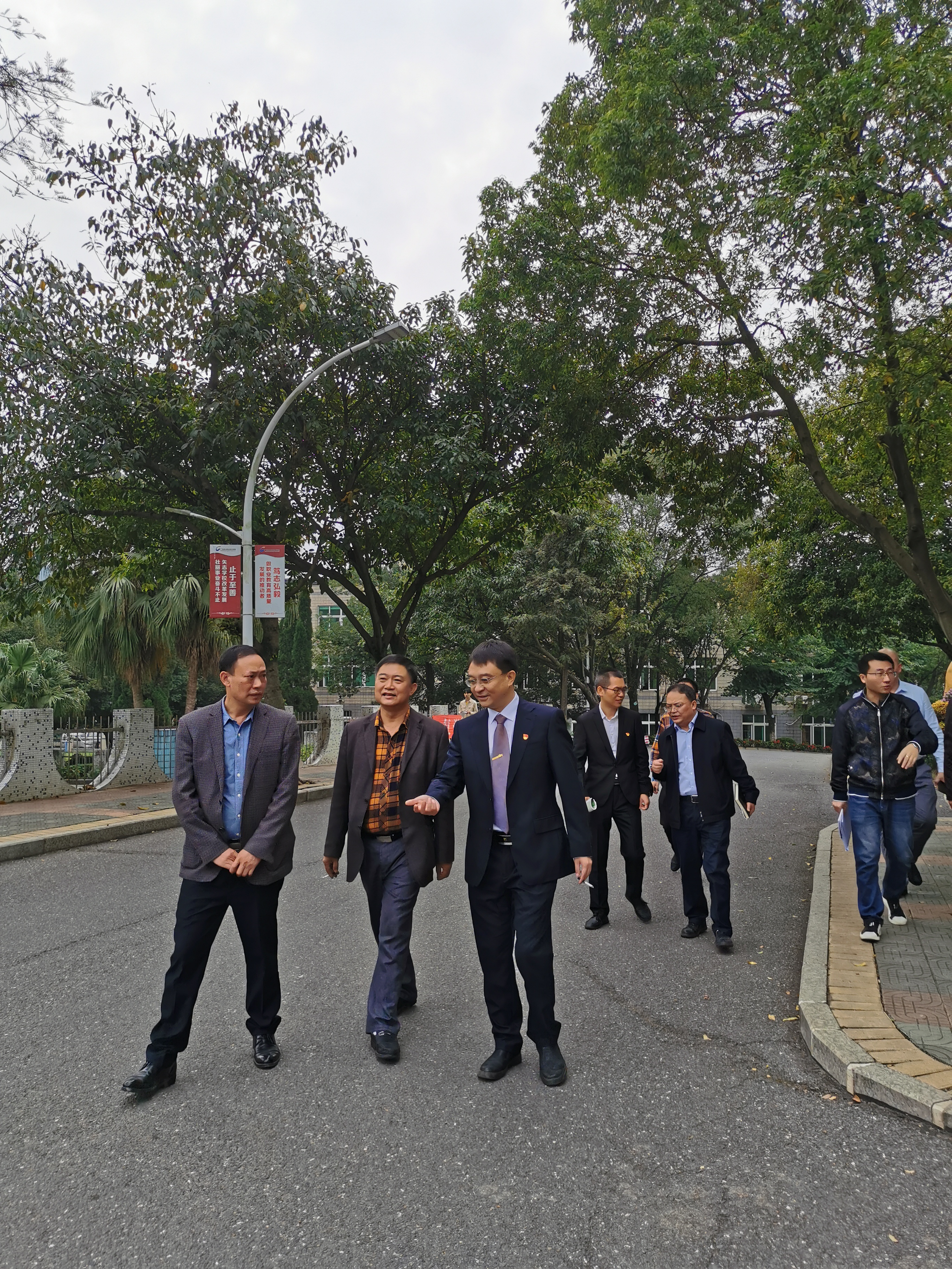 公司与仁化县人力资源和社会保障局签订人才培养和就业战略合作协议3 公司与仁化县人力资源和社会保障局签订人才培养和就业战略合作协议3